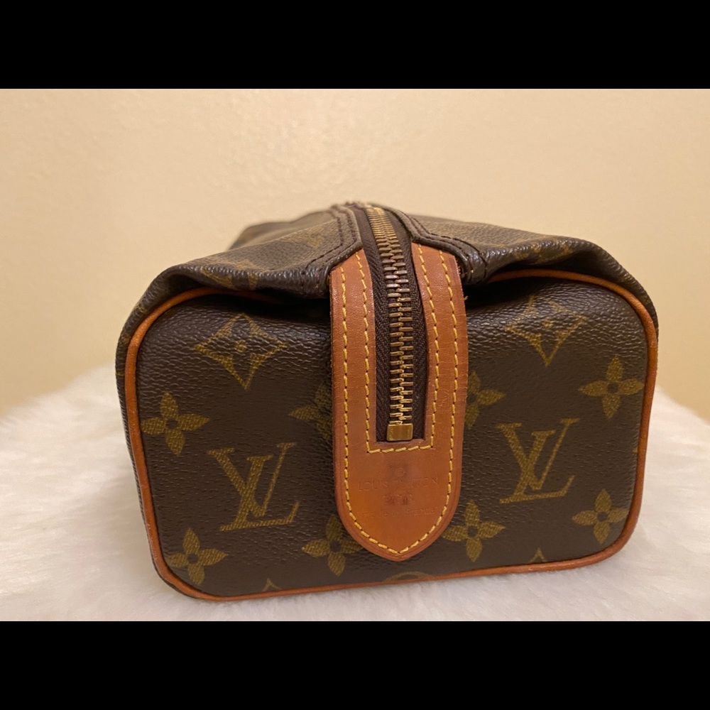 Firm price (RARE) Cosmetic pouch - Picture 7 of 12